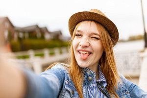 Idealne selfie! 7 porad, które pozwolą Ci zrobić dobre selfie