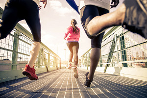 Jak wybrać damskie buty do biegania? Poradnik dla wielbicielek joggingu