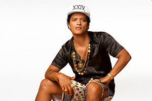 Romantyczny Bruno Mars - Posłuchaj nowego singla „Versace On The Floor”