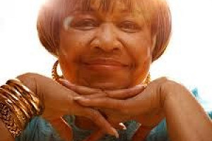 Mavis Staples śpiewa piosenkę Justina Vernona