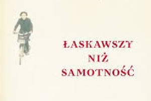 "Łaskawszy niż samotność" – powieść pełna niedopowiedzeń