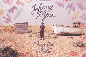 Zapuścić brodę w starej drewnianej chałupce. „Country Mile” Johnny'ego Flynna